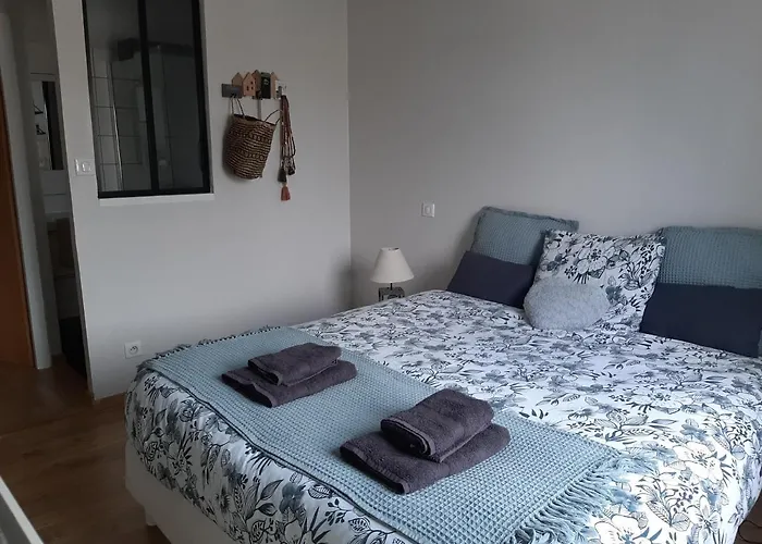 Chambre double dans maison chaleureuse et familiale