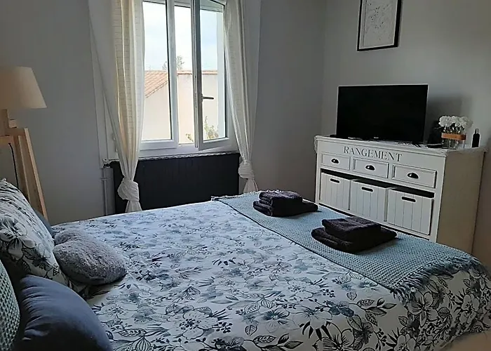 Chambre double dans maison chaleureuse et familiale